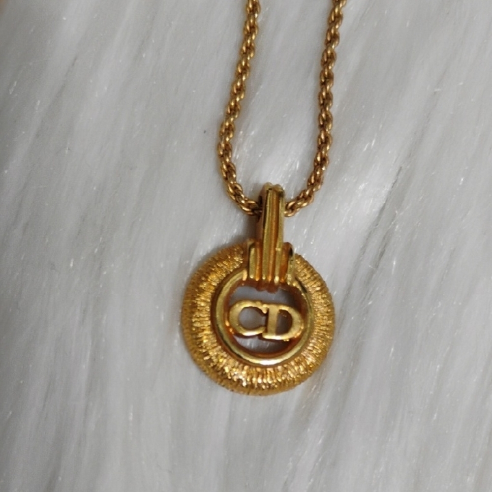 SALE! Christian Dior Gold Tone Pendant Vtg Necklace - Picture 2 of 10
